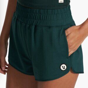 Vuori - Grass Green - Micro Mesh Short - M